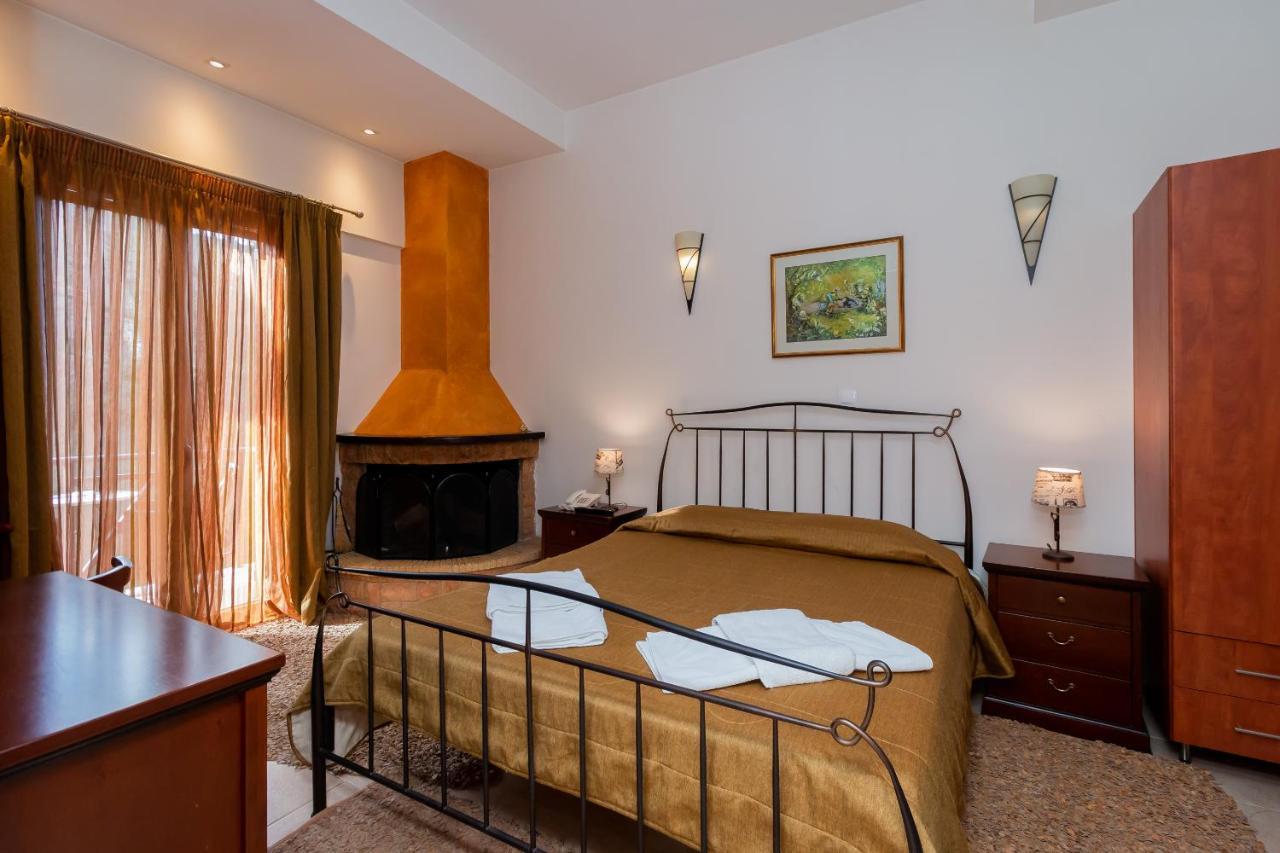 Ahilion Hotel Калаврита Экстерьер фото
