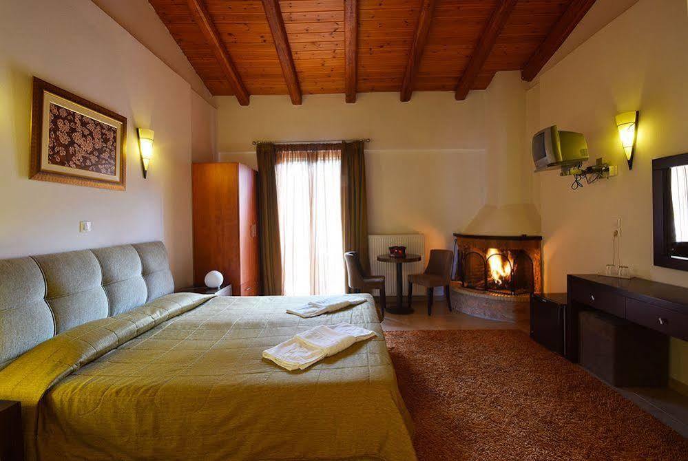 Ahilion Hotel Калаврита Экстерьер фото