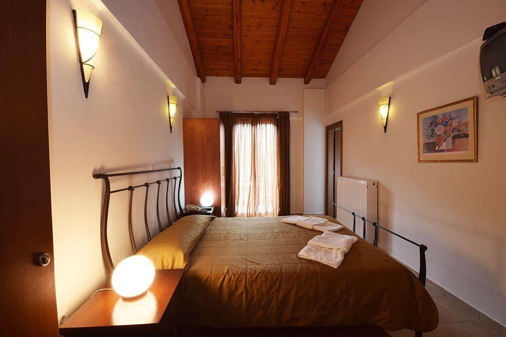 Ahilion Hotel Калаврита Экстерьер фото