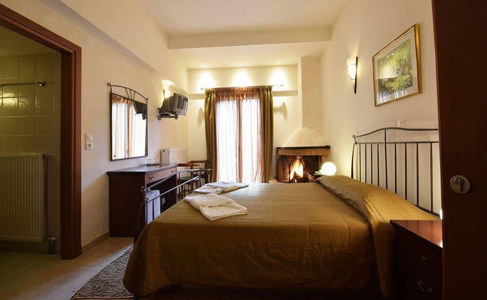 Ahilion Hotel Калаврита Экстерьер фото