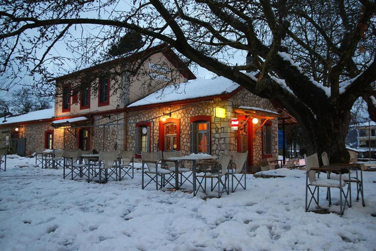 Ahilion Hotel Калаврита Экстерьер фото
