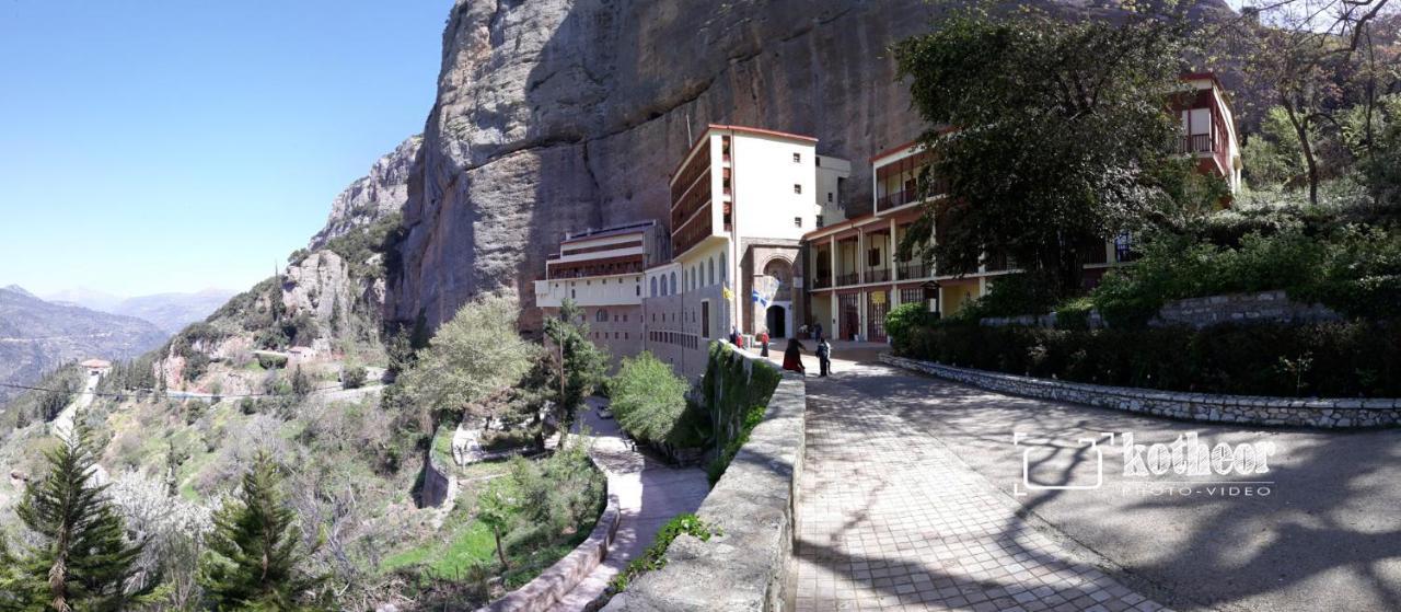 Ahilion Hotel Калаврита Экстерьер фото
