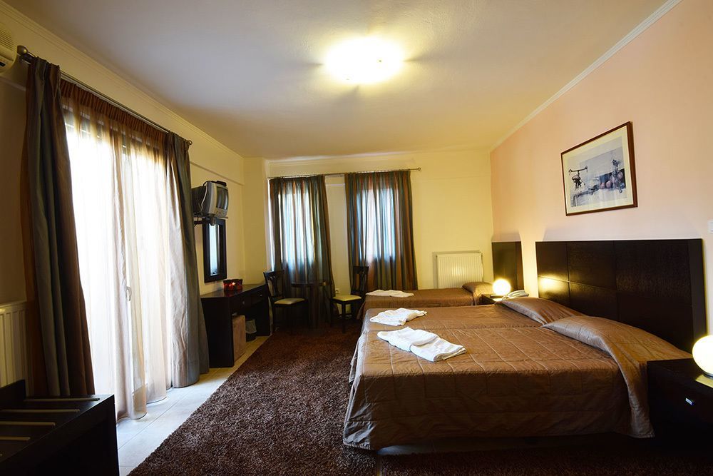 Ahilion Hotel Калаврита Экстерьер фото